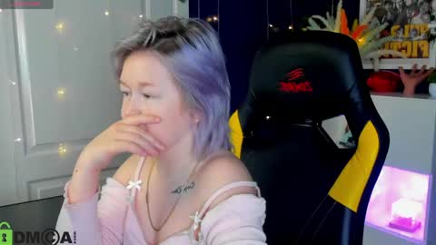 Snapshot of mia_ferd chatting on May 20, 2:51 am Mia online show from May 20, 2:51 am