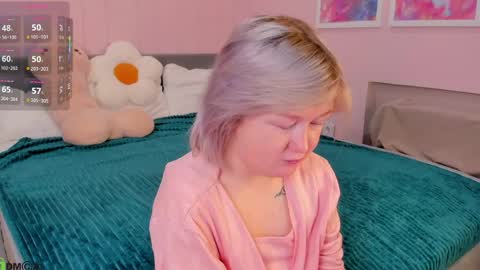 Snapshot of mia_ferd chatting on June 1, 2:57 am Mia online show from June 1, 2:57 am