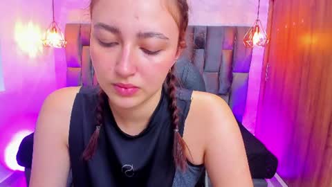 Snapshot of mia_ferrer18 chatting on June 30, 1:23 pm mia_ferrer18 online show from June 30, 1:23 pm