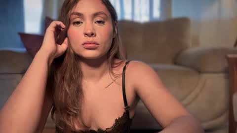 Snapshot of mia_ferrer777 chatting on May 27, 10:18 pm mia_ferrer777 online show from May 27, 10:18 pm