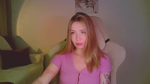 Mia online show from May 17, 9:22 pm