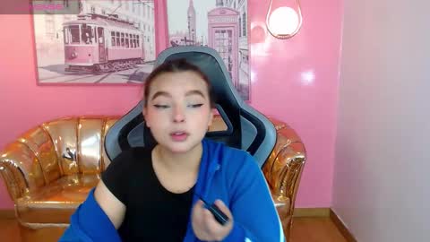 Mia online show from December 20, 1:18 pm