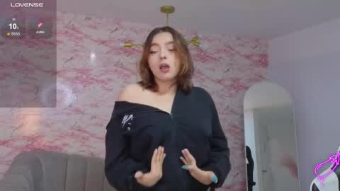 Mia online show from February 19, 1:18 pm