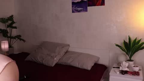 Snapshot of mia_frizz chatting on June 11, 9:18 am Mia online show from June 11, 9:18 am