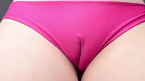Snapshot of mia_gomez52 chatting on August 7, 1:13 pm mia online show from August 7, 1:13 pm