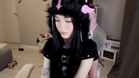 Snapshot of mia_gothh chatting on November 28, 3:14 pm MIA HELP ME REACH 100 LIKES online show from November 28, 3:14 pm