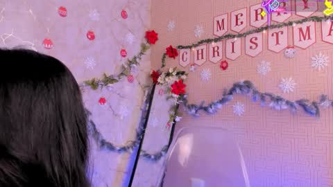 Mia online show from December 1, 1:16 pm