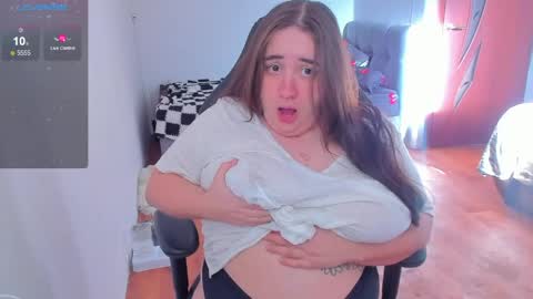 Snapshot of mia_grant chatting on April 8, 1:44 pm Mia online show from April 8, 1:44 pm