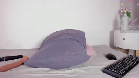 Snapshot of mia_holson chatting on April 18, 4:00 pm I am Mia online show from April 18, 4:00 pm