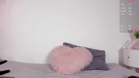 Snapshot of mia_holson chatting on April 20, 1:03 pm I am Mia online show from April 20, 1:03 pm