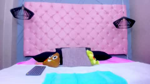 Mia online show from November 26, 12:28 pm