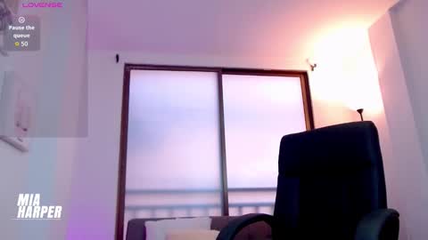 Mia online show from November 9, 9:24 pm