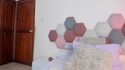 Mia online show from March 20, 7:41 pm