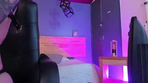 Val  online show from December 23, 8:25 pm