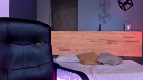 Val  online show from January 11, 12:44 am