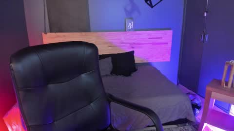 Val  online show from February 3, 11:26 pm