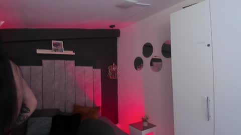 Val  online show from April 7, 7:36 pm