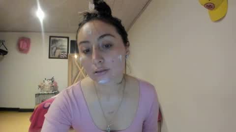 mia kaneee online show from October 7, 9:01 pm