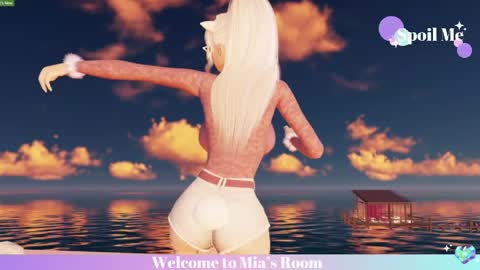 Snapshot of mia_lilah chatting on April 7, 10:42 pm Mia online show from April 7, 10:42 pm