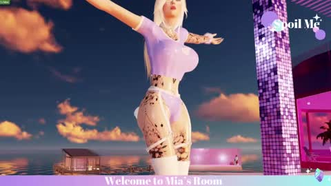 Snapshot of mia_lilah chatting on April 15, 6:59 pm Mia online show from April 15, 6:59 pm