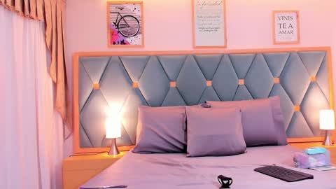 Mia online show from November 17, 4:18 am