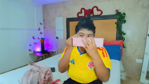 Snapshot of mia_lopez52 chatting on July 7, 11:03 am MIALOPEZ . Y . online show from July 7, 11:03 am