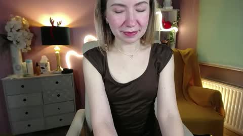 Mia online show from January 3, 8:32 am