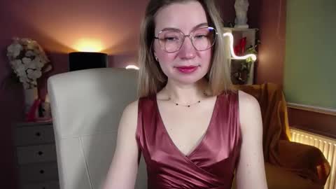 Mia online show from February 7, 8:01 am