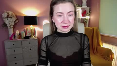 Mia online show from February 8, 7:37 am