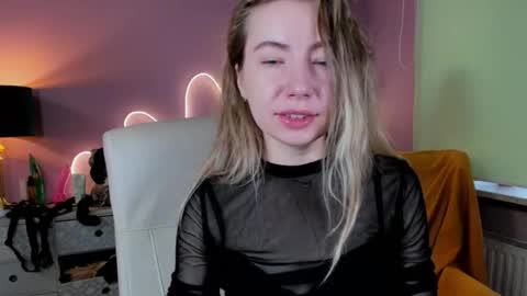 Mia online show from September 26, 6:50 am