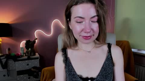 Mia online show from September 27, 7:13 am