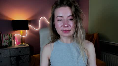 Mia online show from November 9, 2:59 pm