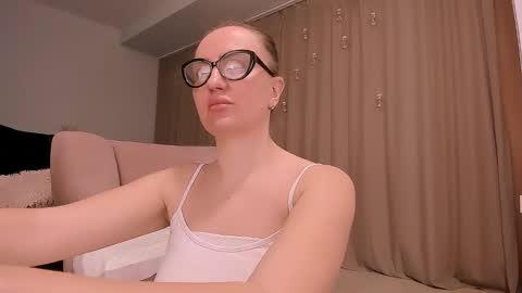 Snapshot of mia_maya chatting on February 27, 10:04 am Alicia online show from February 27, 10:04 am