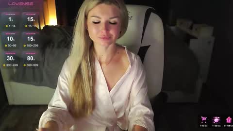 Snapshot of mia_mils chatting on September 26, 6:56 pm online show from September 26, 6:56 pm