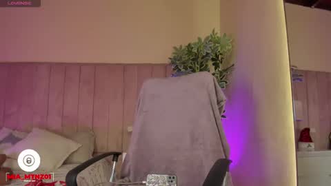 mia_mtnz02 online show from December 15, 2:27 am