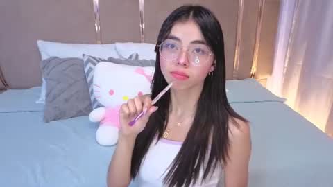 Mia online show from June 30, 12:28 pm