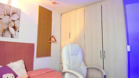 Mia Nevaeh - follow me online show from October 19, 8:09 pm