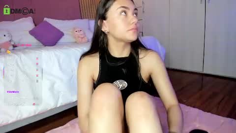 Snapshot of mia_nevaeh chatting on June 9, 8:31 pm Mia Nevaeh - follow me online show from June 9, 8:31 pm