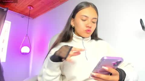 Snapshot of mia_nevaeh chatting on August 2, 9:24 pm Mia Nevaeh - follow me online show from August 2, 9:24 pm