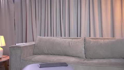 Snapshot of mia_ocampo chatting on June 10, 12:15 pm online show from June 10, 12:15 pm