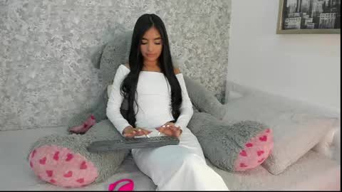 Snapshot of mia_petithe chatting on May 26, 2:07 am Mia online show from May 26, 2:07 am