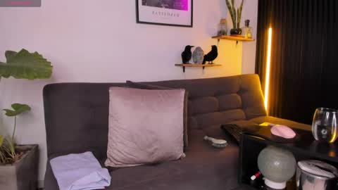 Snapshot of mia_ravenn chatting on May 15, 9:55 pm Mia online show from May 15, 9:55 pm