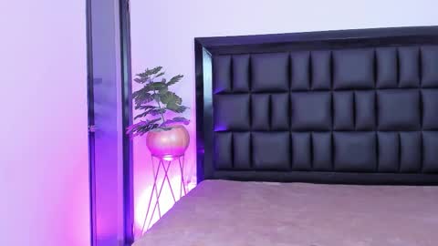 mia online show from March 19, 6:06 am