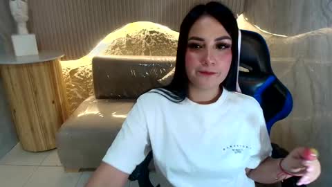 Mia online show from February 27, 3:17 am