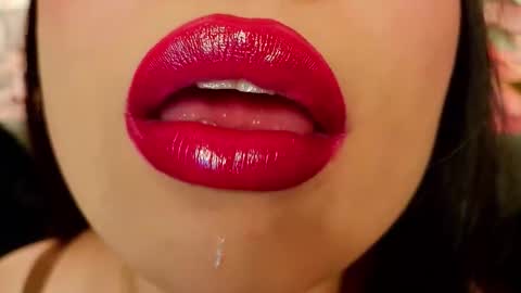 Mia online show from November 23, 5:18 am