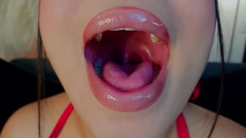 Mia online show from January 13, 11:54 pm