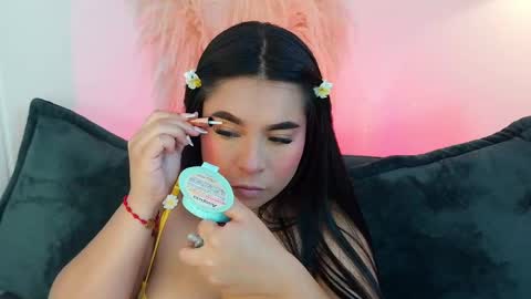 Mia online show from April 18, 8:20 pm