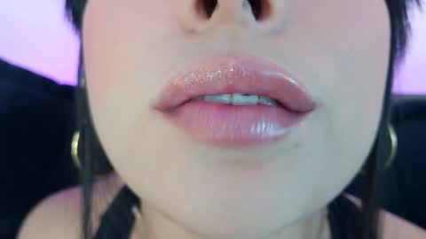 Mia online show from May 14, 10:49 pm