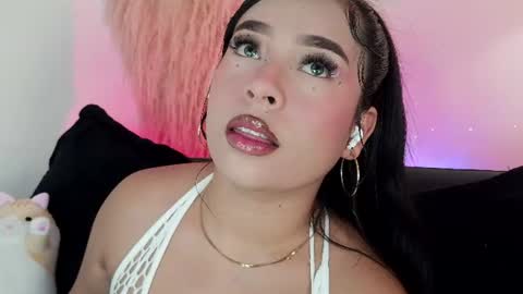 Mia online show from June 25, 9:52 pm