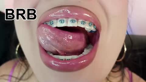 Mia online show from July 8, 10:25 pm